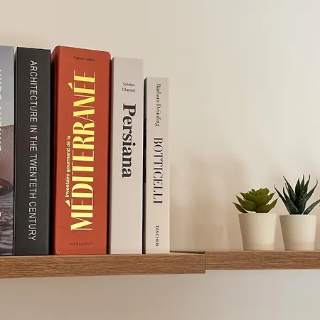 5a - Facing Port & Town Hall *