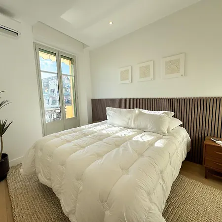 5a - Facing Port & Town Hall Appartement *