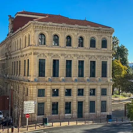 5a - Facing Port & Town Hall Appartement