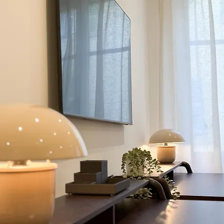 5a - Facing Port & Town Hall Appartement *