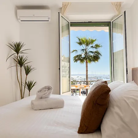 5a - Facing Port & Town Hall Appartement