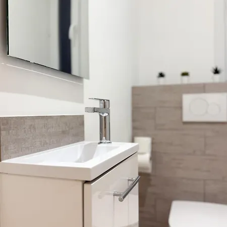 5a - Facing Port & Town Hall Cannes