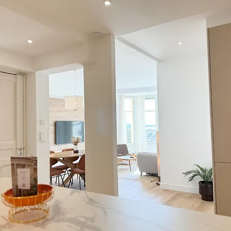 5a - Facing Port & Town Hall Apartment