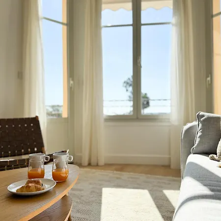 5a - Facing Port & Town Hall Apartment