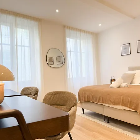 5a - Facing Port & Town Hall Cannes