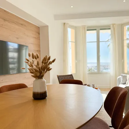 Apartment 5a - Facing Port & Town Hall Cannes