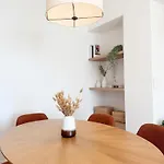 5a - Facing Port & Town Hall Apartamento