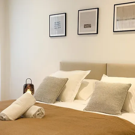 5a - Facing Port & Town Hall Apartamento Cannes