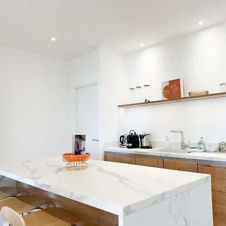 5a - Facing Port & Town Hall Κάννες