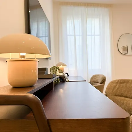 5a - Facing Port & Town Hall *