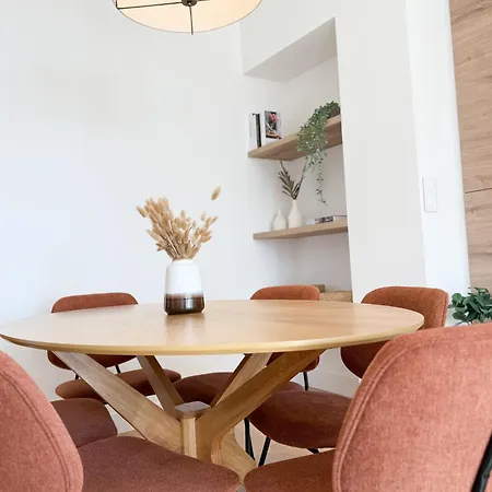 5a - Facing Port & Town Hall Apartament