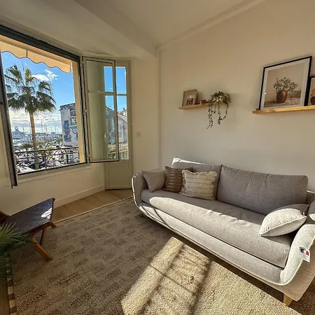 5a - Facing Port & Town Hall 칸느