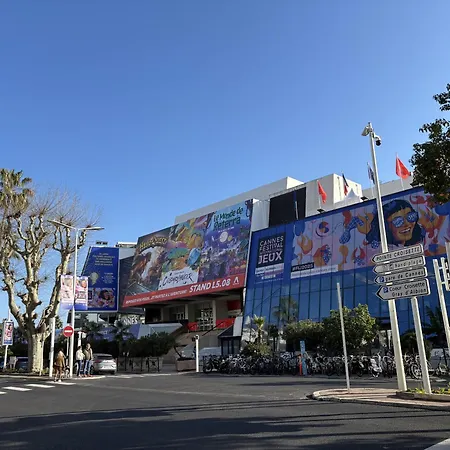 5a - Facing Port & Town Hall * 칸느