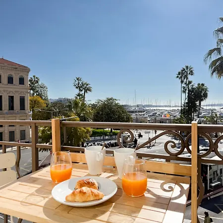 5a - Facing Port & Town Hall 아파트 *