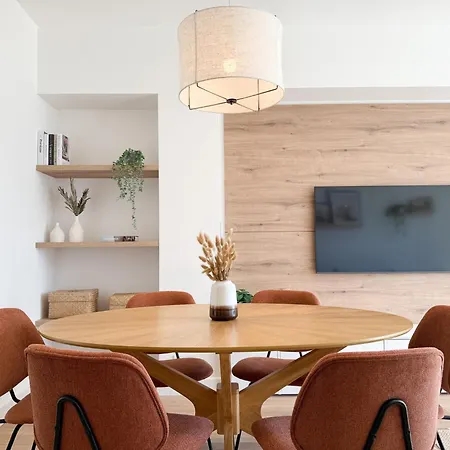 5a - Facing Port & Town Hall *