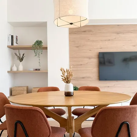 5a - Facing Port & Town Hall كان