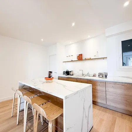 5a - Facing Port & Town Hall Apartamento